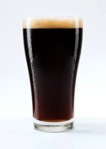 [Variedad de cerveza de color oscuro, con un sabor que puede variar desde dulce y afrutado hasta amargo y terroso.] Cerveza negra Steeleye 