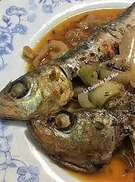 [se utiliza como método de conservación y para crear un plato sabroso y con un sabor distintivo.] Escabeche de arenque 